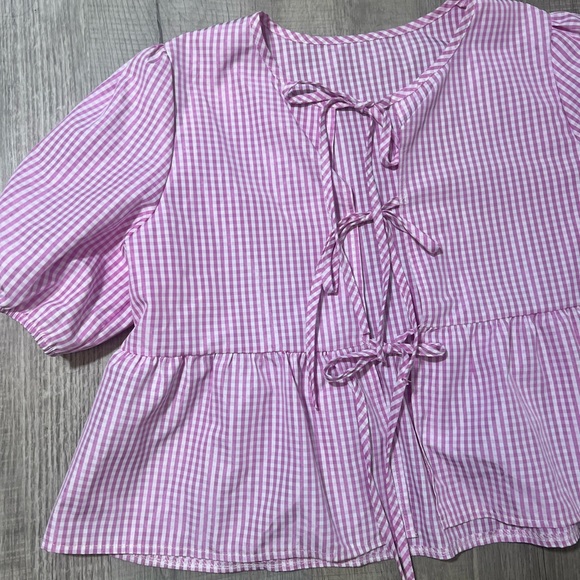 Amazon gingham print white/pink ties in front puff sleeve - medium - Picture 4 of 6